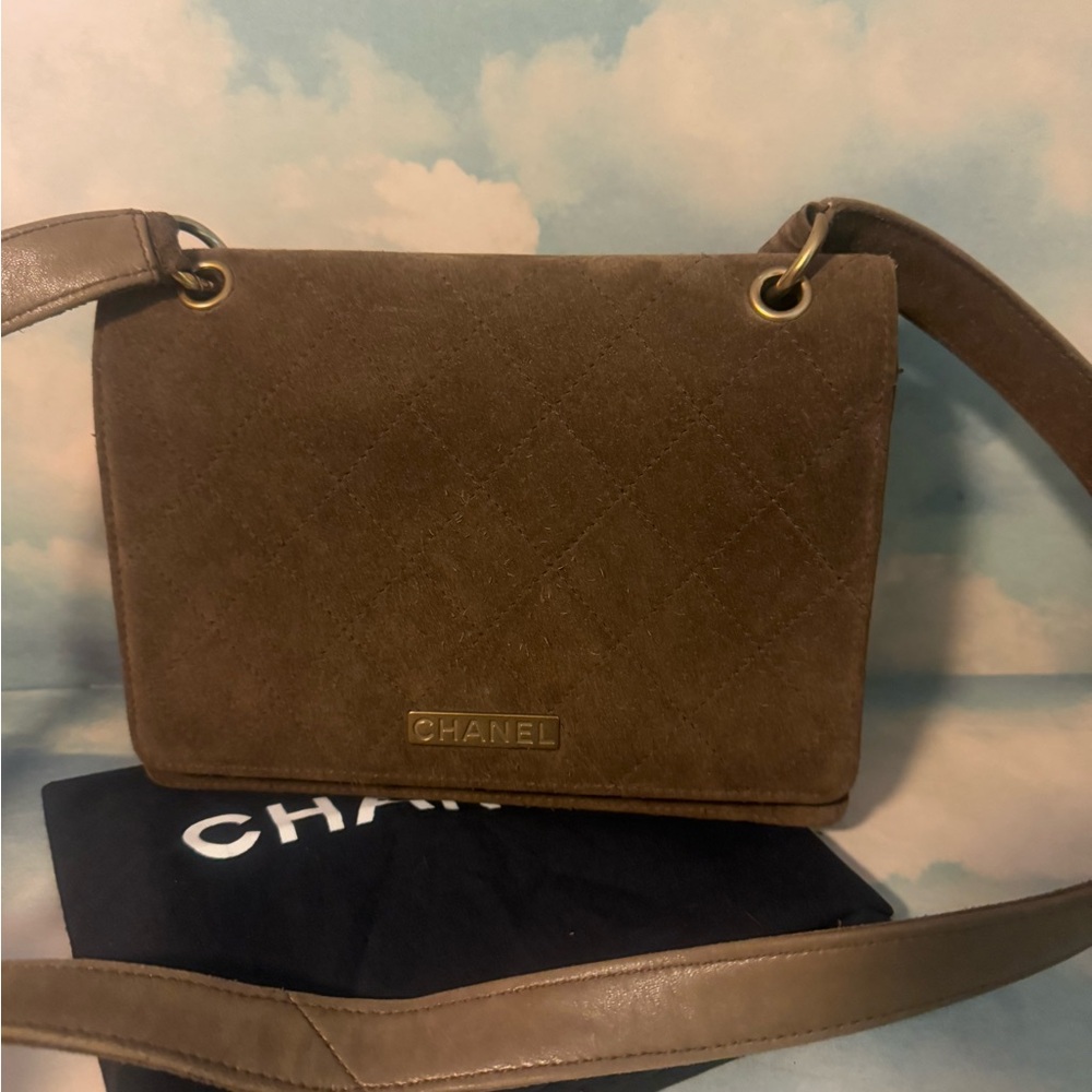 Chanel suede Logo Shoulder Bag - Picture 2 of 16